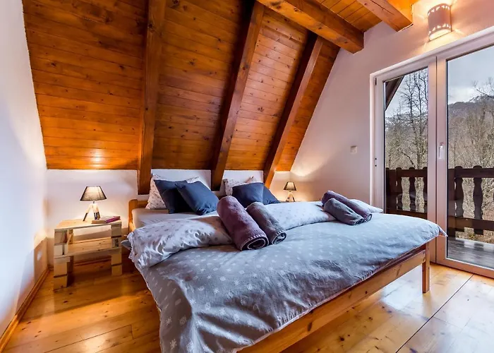 Riverside Chalet *