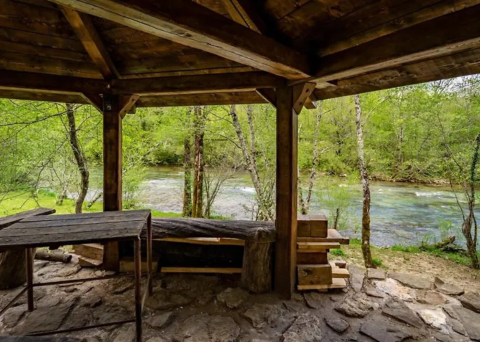 Riverside 木屋 *