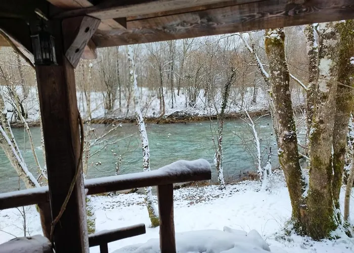 Riverside 木屋 *